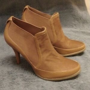 NWOT suede BCBG ankle bootie